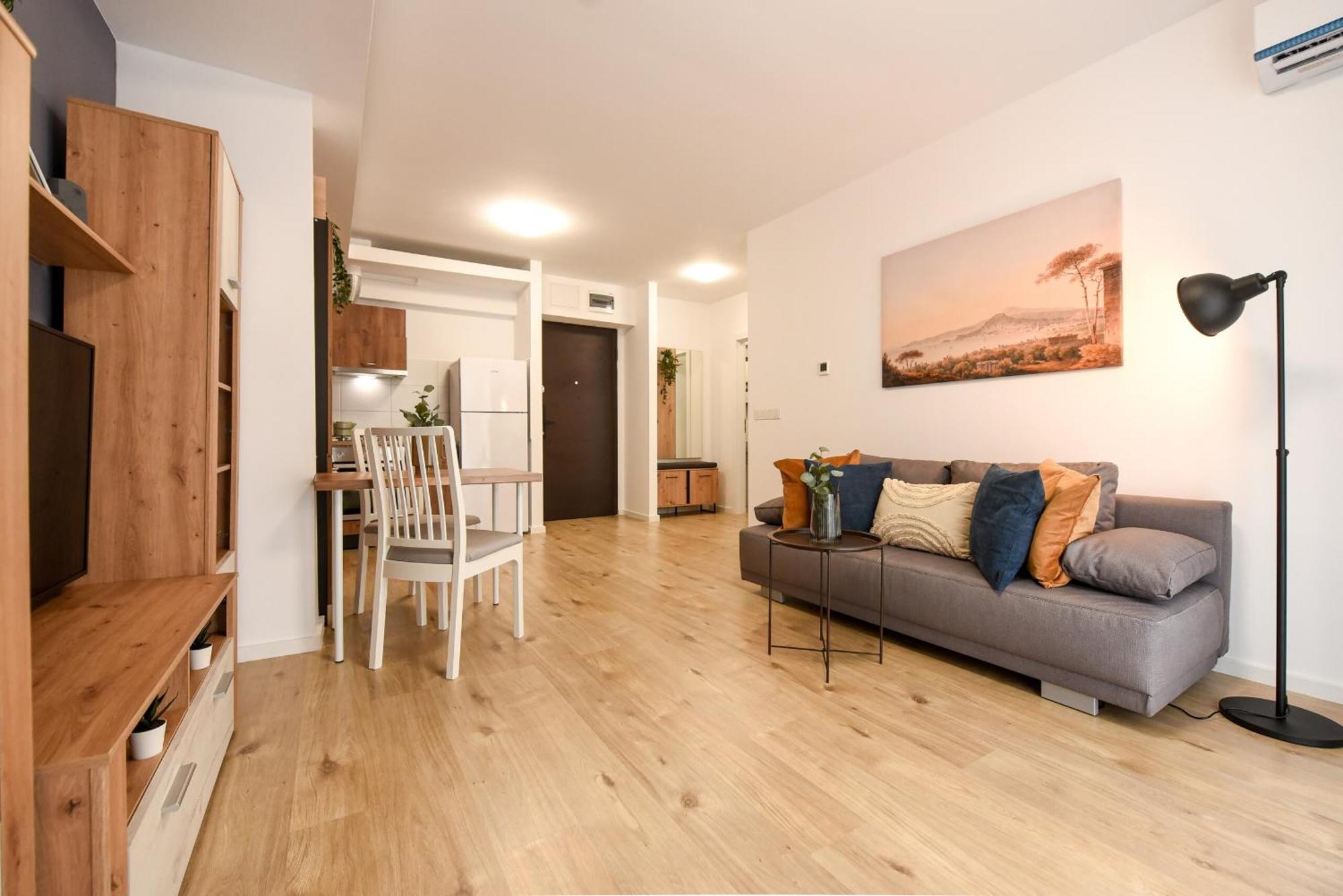 Perfect Stay: Urban Heaven In Aviatiei Business Area Bucharest Bilik gambar