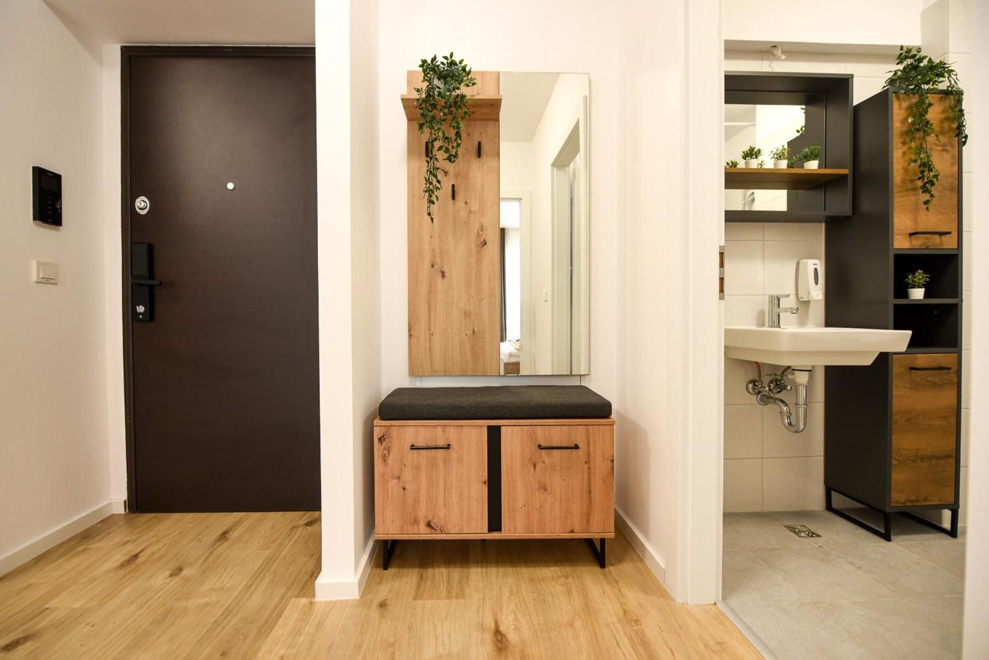 Perfect Stay: Urban Heaven In Aviatiei Business Area Bucharest Bilik gambar