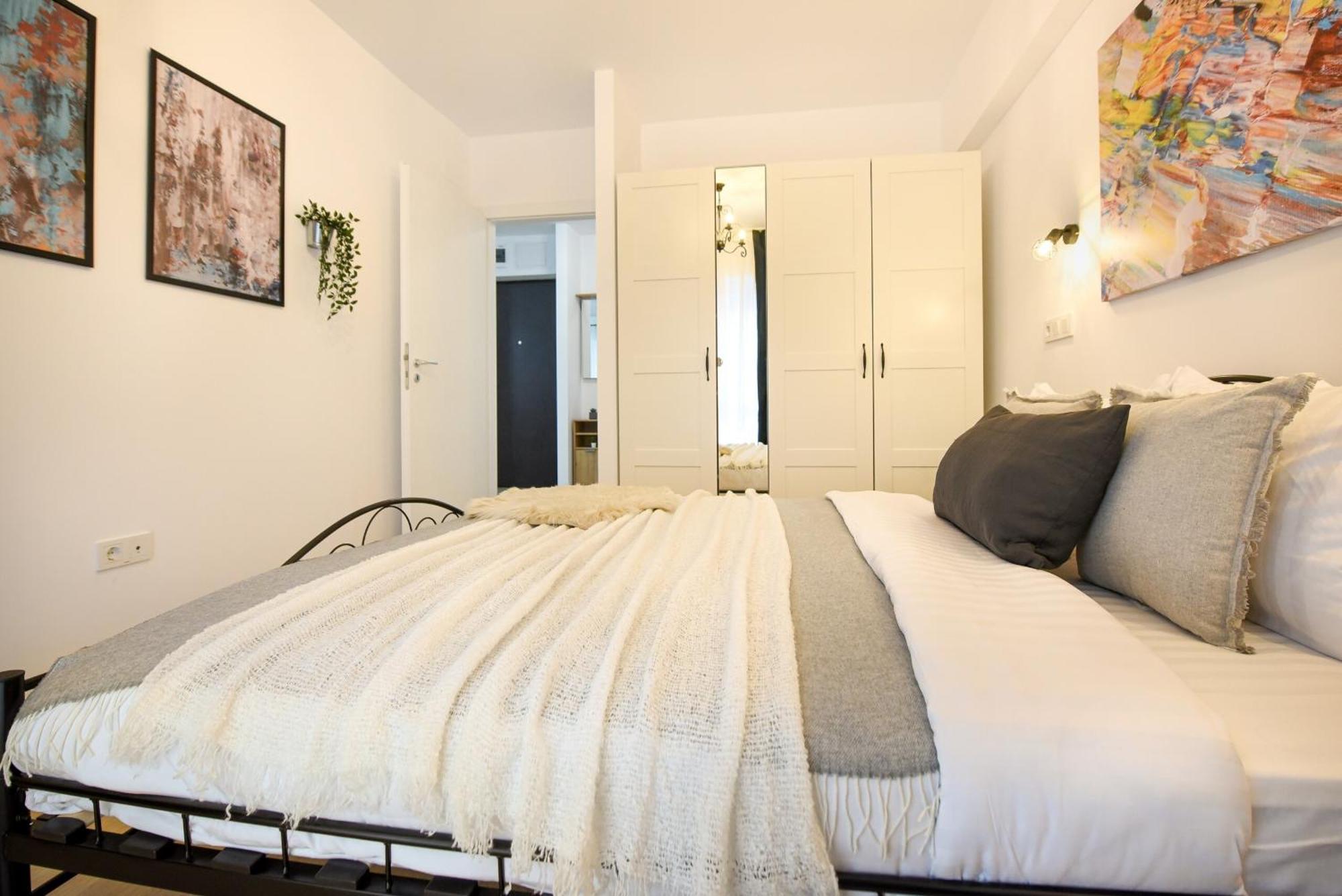 Perfect Stay: Urban Heaven In Aviatiei Business Area Bucharest Bilik gambar