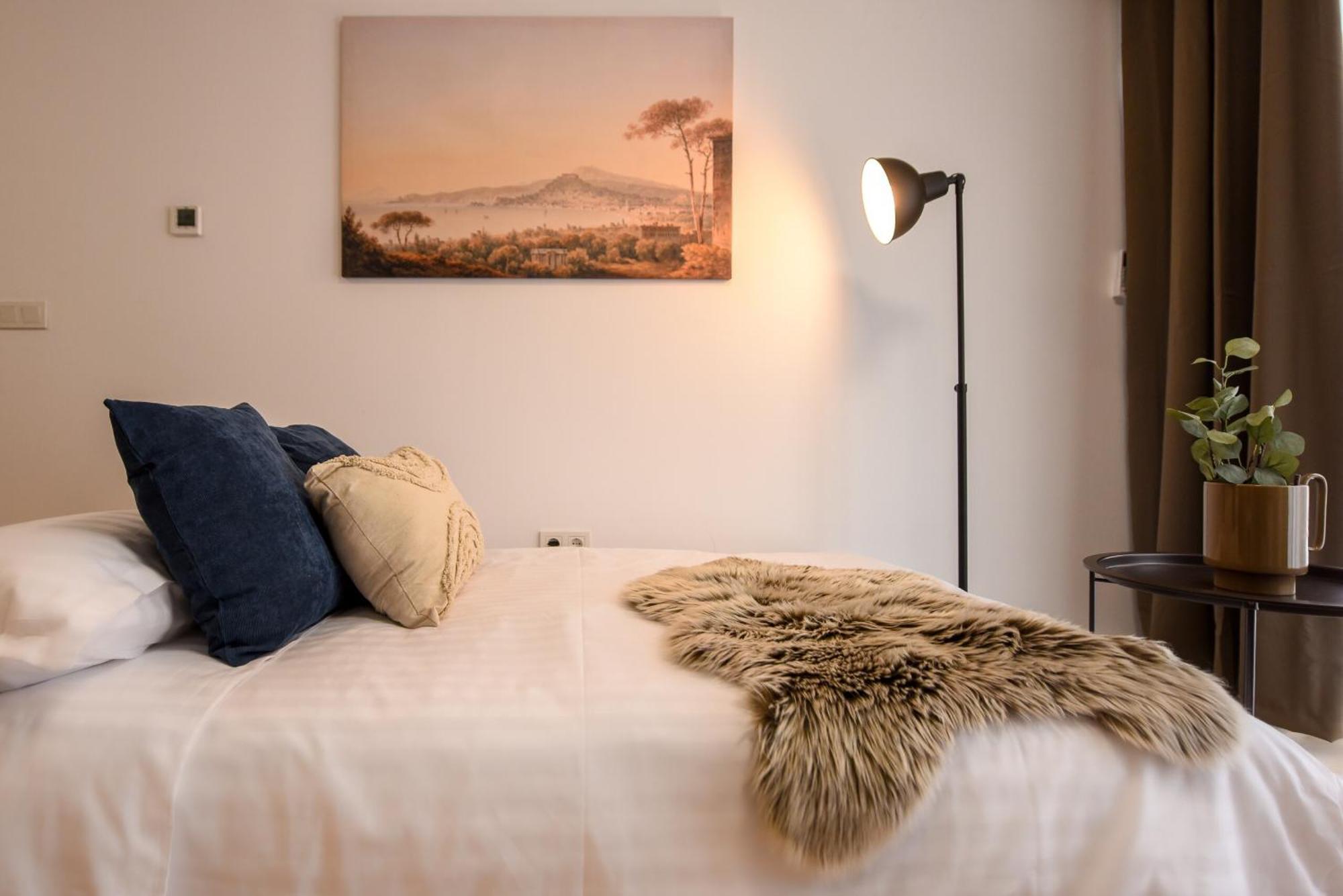 Perfect Stay: Urban Heaven In Aviatiei Business Area Bucharest Bilik gambar