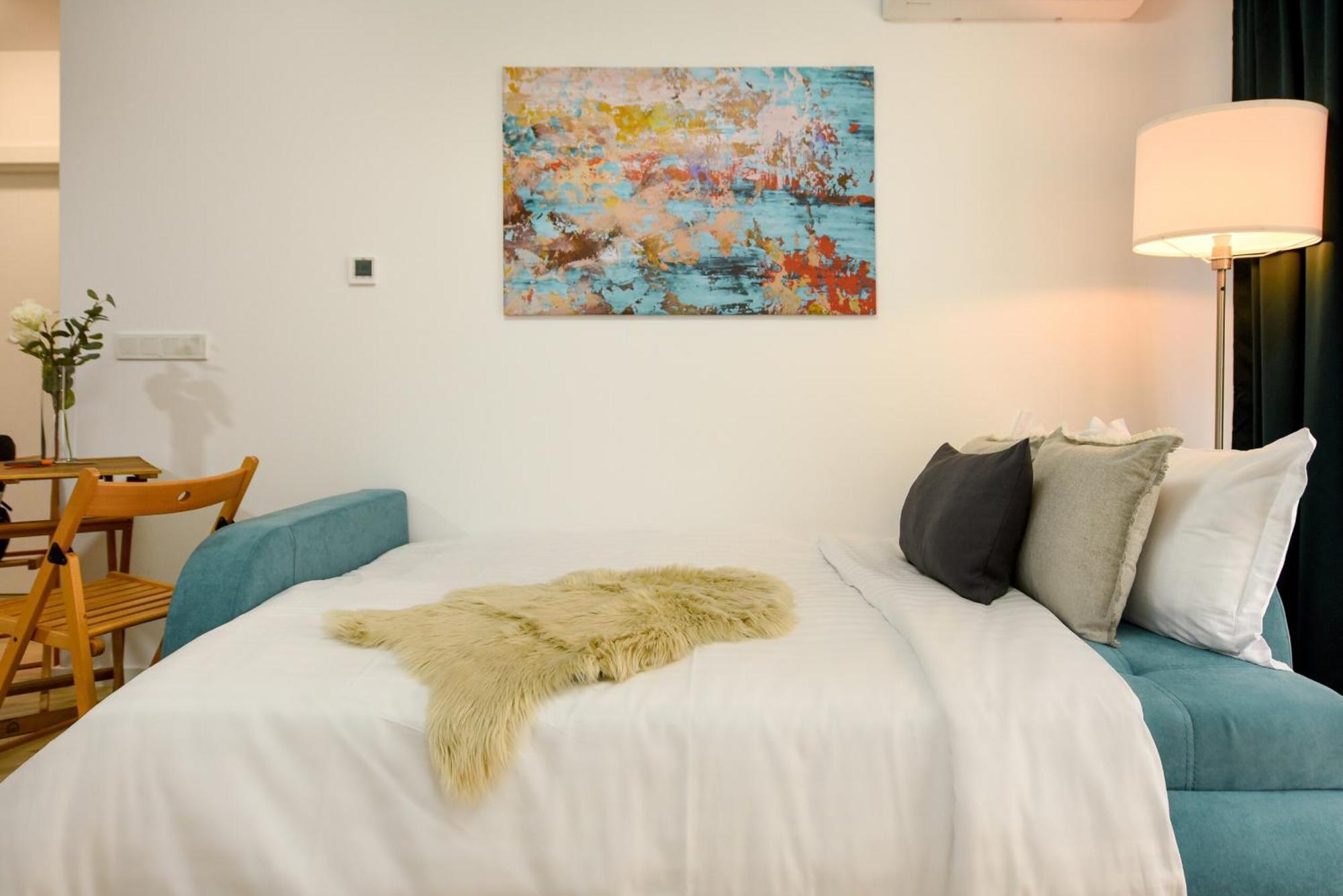 Perfect Stay: Urban Heaven In Aviatiei Business Area Bucharest Bilik gambar