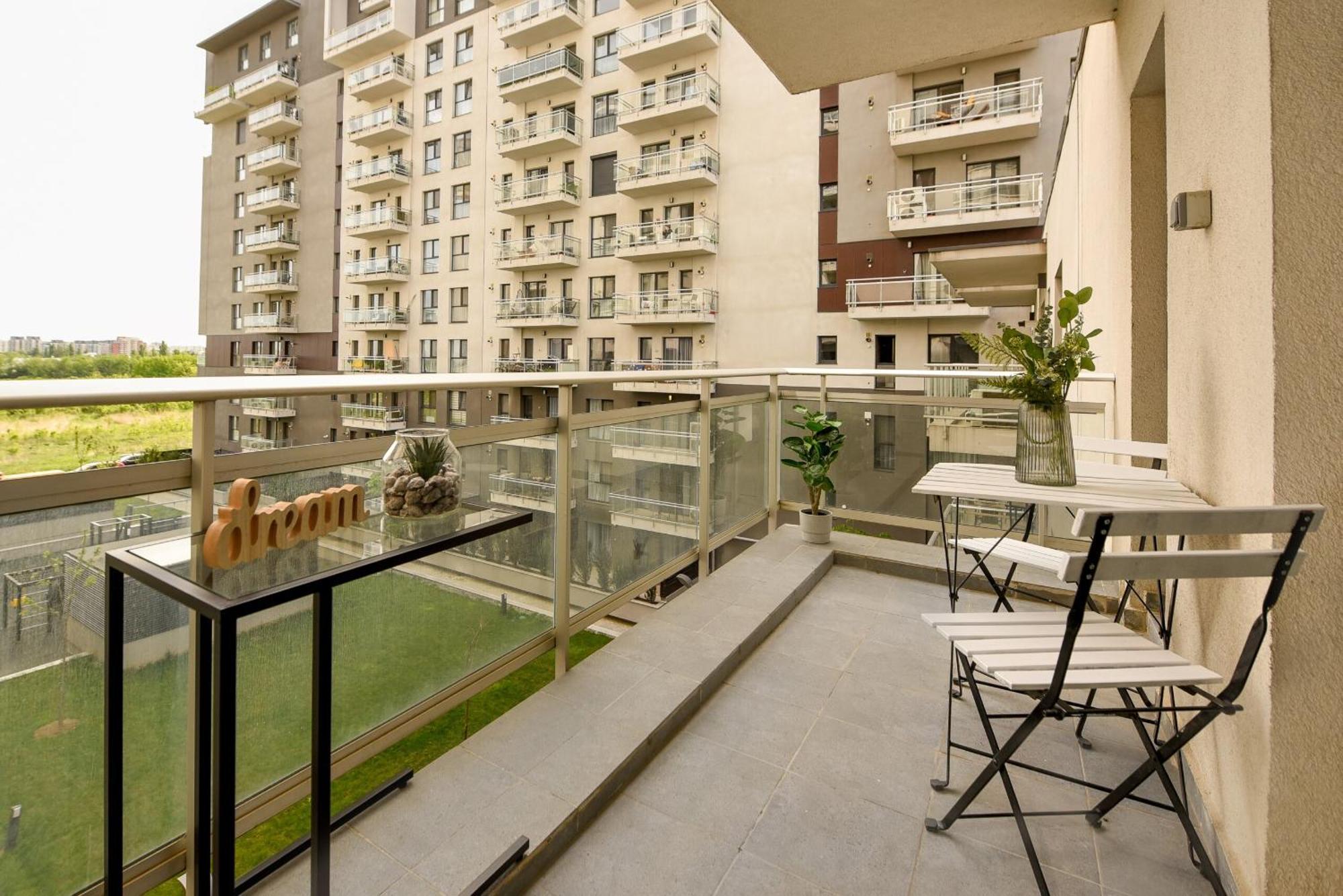 Perfect Stay: Urban Heaven In Aviatiei Business Area Bucharest Bilik gambar